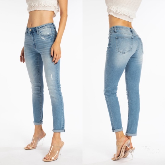 Store Closing!! Light Wash Medium Rise Jeans - Picture 2 of 5